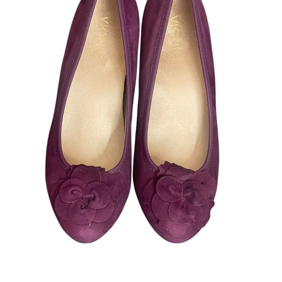 VIONIC PURPLE SUEDE WEDGES
Heels TOE FLOWERS EUC
Formal Wedding size 9.5 - Picture 2 of 14